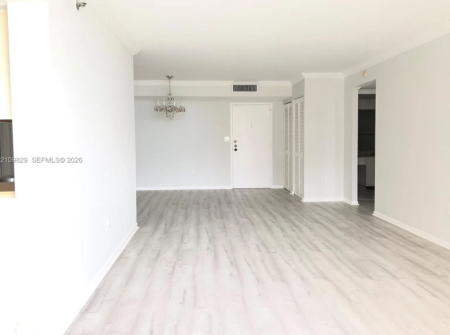 Winston Towers 600 Condo — Photo 3