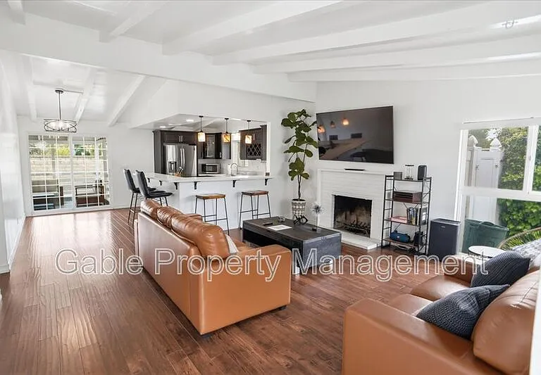 27453 Santa Clarita Rd — Photo 4