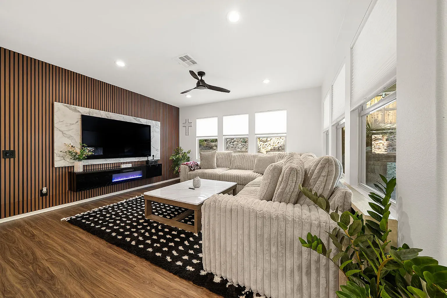 4 bed, 2143 sqft, $5,850 — Photo 2