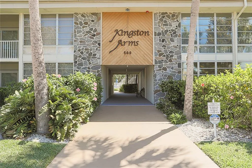 1 bed, 1.0 bath, 770 sqft, $2,100 — Photo 1