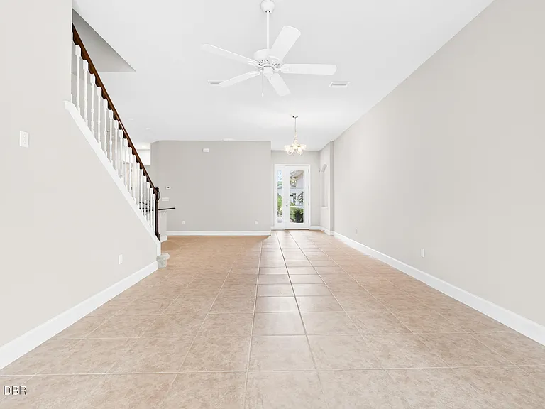 802 Aldenham Ln — Photo 8