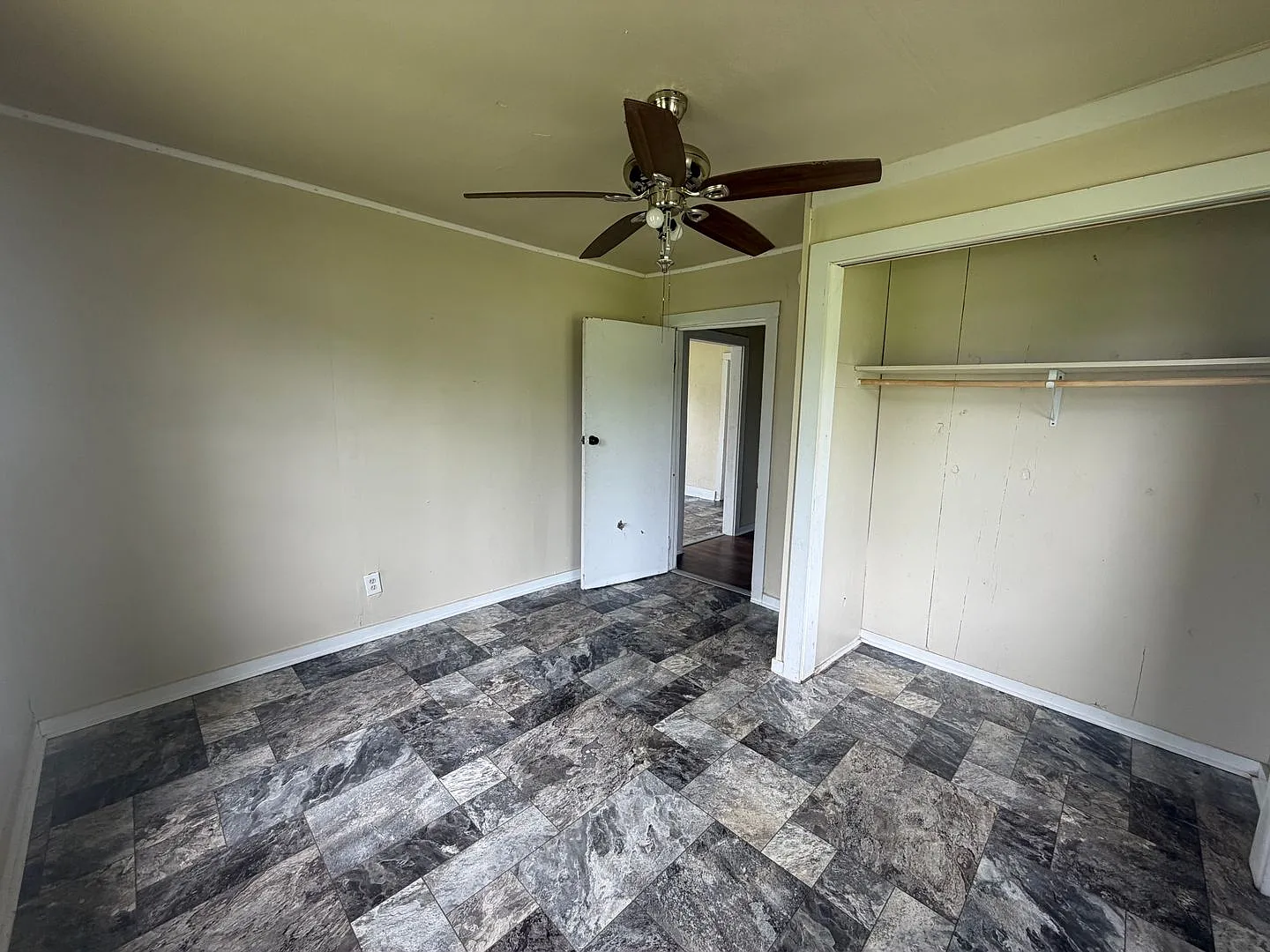 2 bed, 900 sqft, $800 — Photo 2