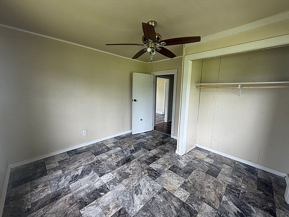 5th image of 806 W D St