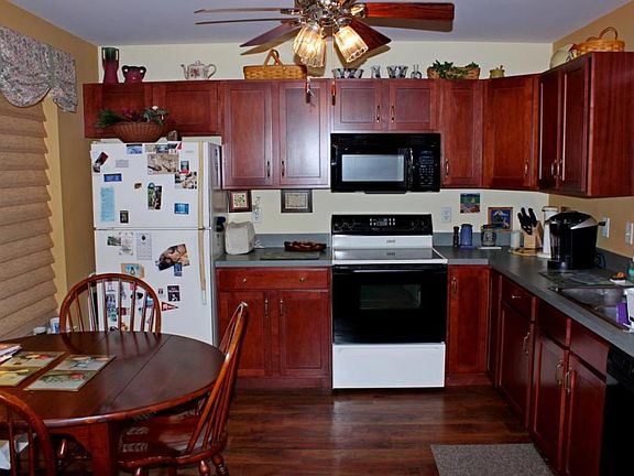 3rd image of 628 Crestgate Pl