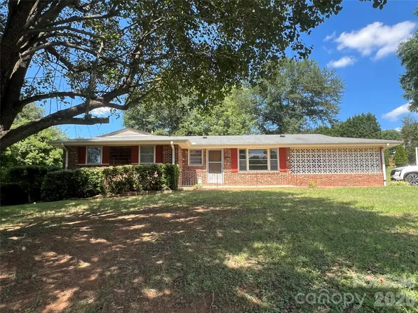 649 Pine St, Forest City, NC 28043