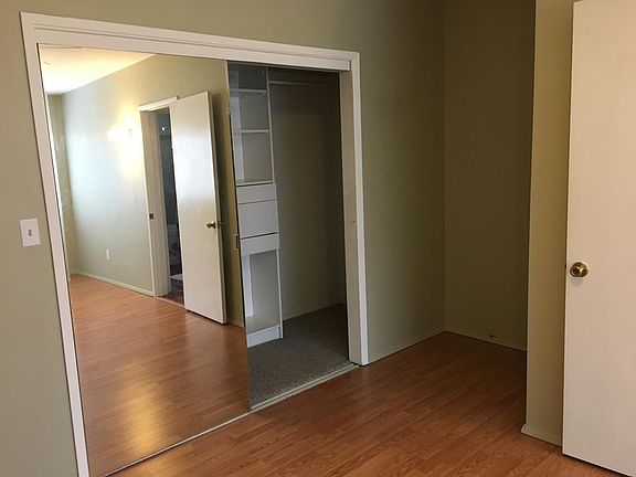 Office nook in bedroom