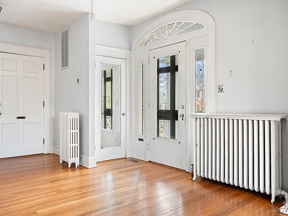 5th image of 1023 W 46th St