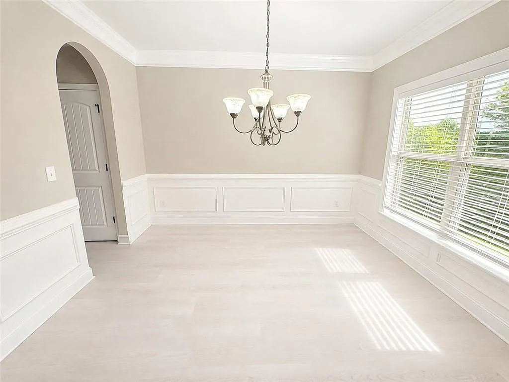 5 bed, 4.0 bath, 2800 sqft, $3,000 — Photo 4