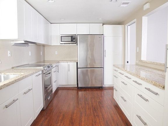 White modern kitchen with granite countertops