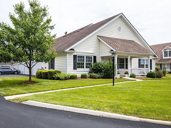 3rd image of 6673 Henschen Cir