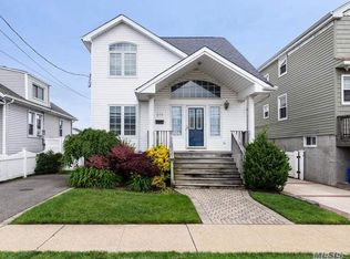 270 Arthur St, Freeport, NY 11520