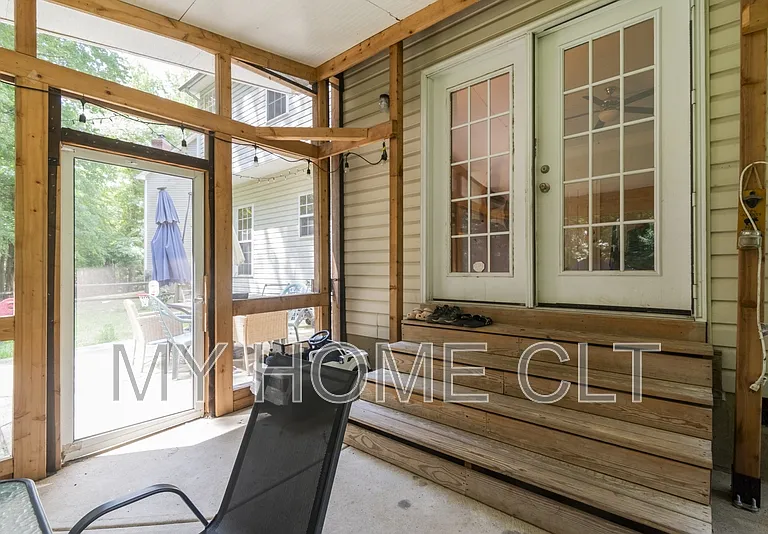 10029 Dauphine Dr — Photo 40