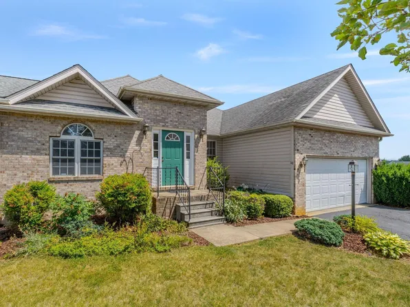 25 Enchanted View Cir, Fishersville, VA 22939
