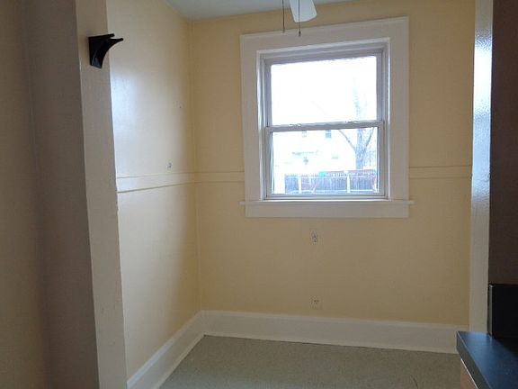 5th image of 442 Oxford Ave