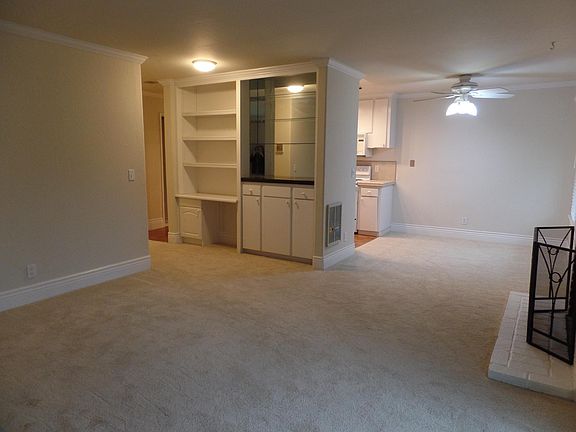 Living room. Bar area.