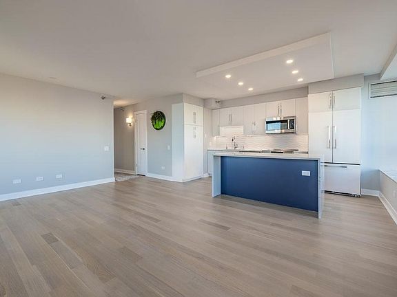 3rd image of 512 N McClurg Ct APT 4604