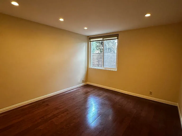 11951 Mayfield Ave — Photo 10