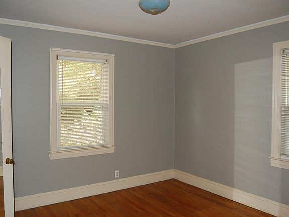 5th image of 15 Ashton Ave