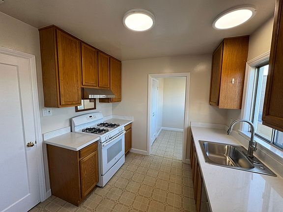 2nd image of 1640 Palm Ave