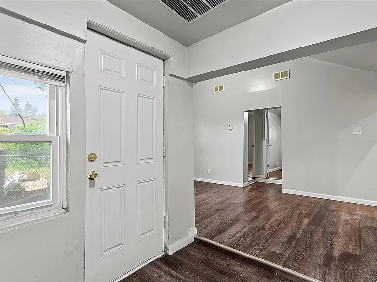 2568 W 19th Pl — Photo 17