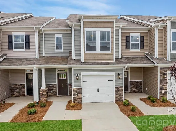 380 Creekview Rd, Hendersonville, NC 28792