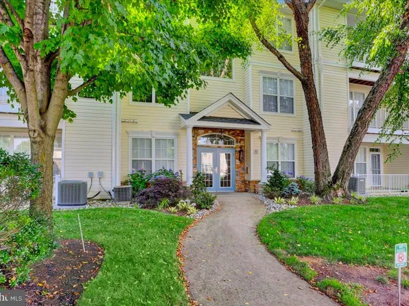425 Saint Andrews Pl, Englishtown, NJ 07726