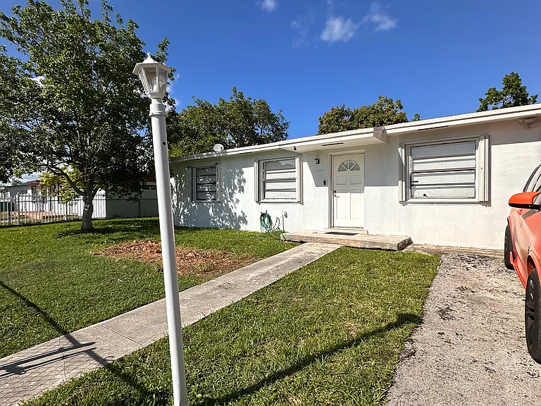 20501 SW 118th Ave — Photo 3