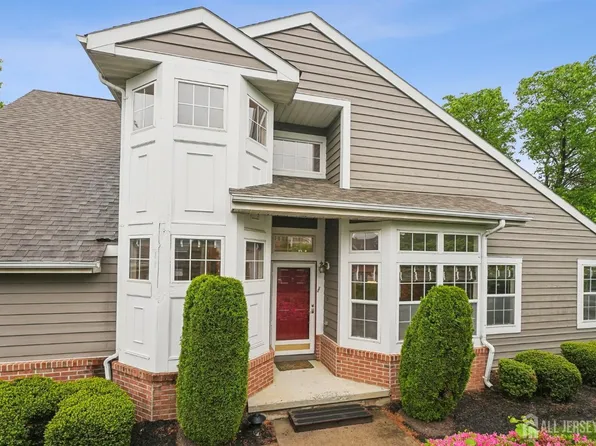 6 Cypress Point Ln, Monroe Township, NJ 08831