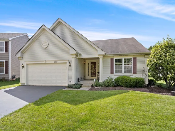 1352 Evergreen Ln, Hampshire, IL 60140