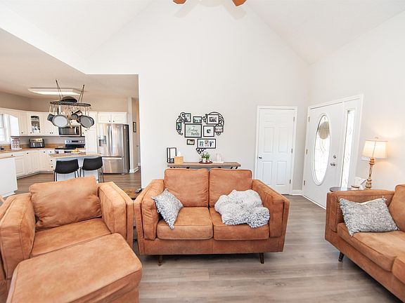 5th image of 376 Shadow Oak Ct