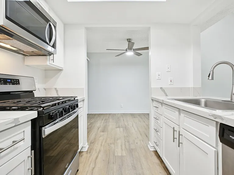 Olive Street Apartments — Photo 15