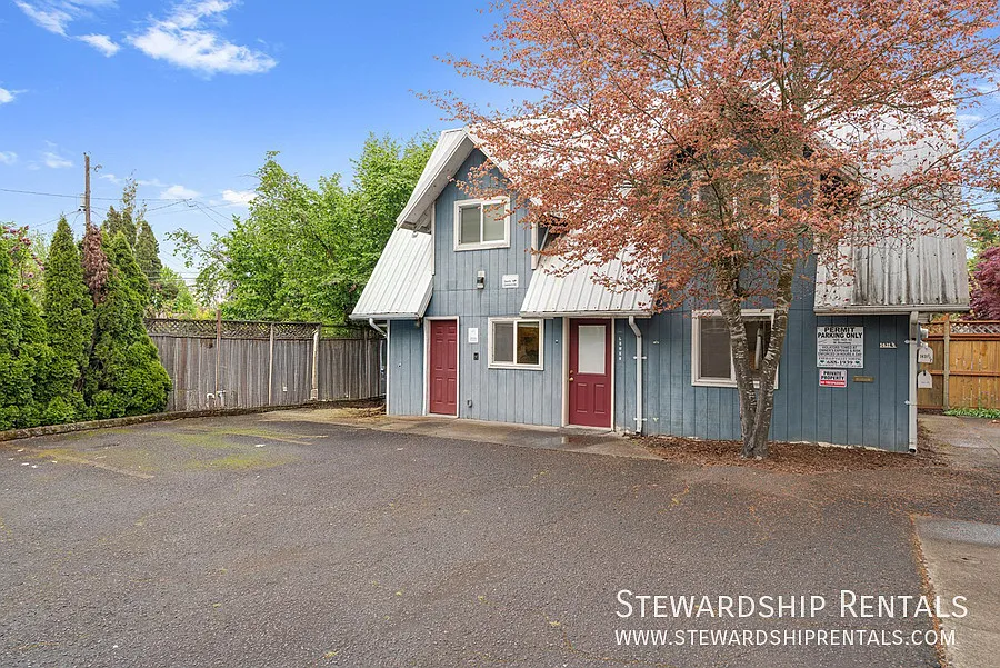 1 Bed / 1 Bath Duplex in West Eugene — Photo 2