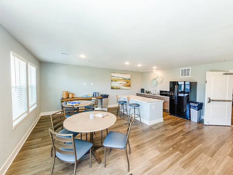 The Caravel Apartments — Photo 28