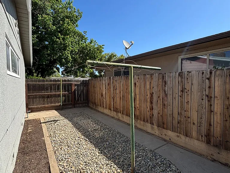 1903 W Fountain Way — Photo 20