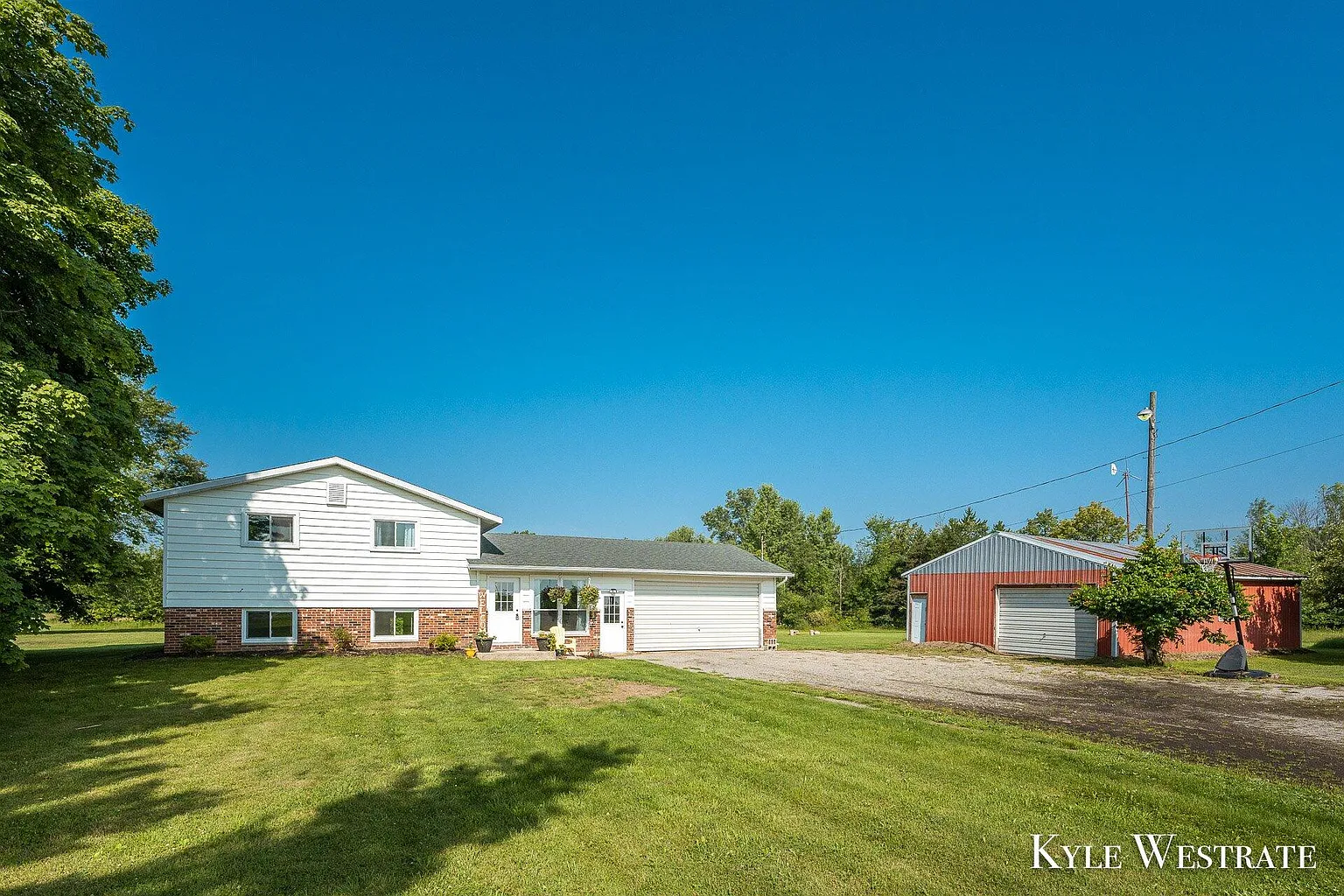 13565 Paine Ave photo 1