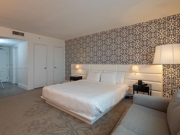 4th image of 1100 West Ave #1515