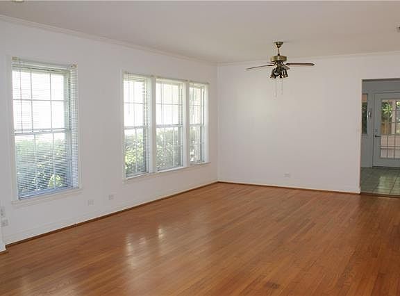 3rd image of 4412 Stanhope Ave