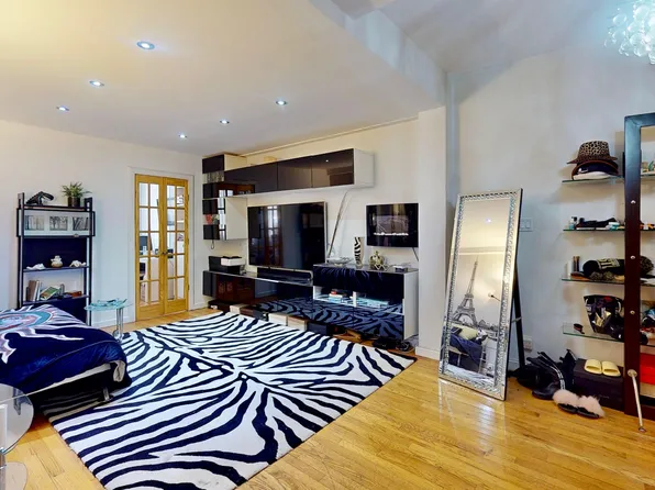 2546 East 13th Street image 1 of 10