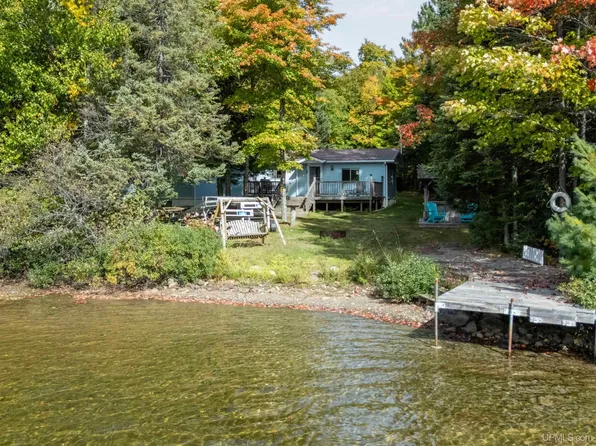 178 E Silver Lake Dr, Iron River, MI 49935