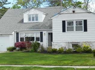 2761 Lindenmere Dr, Merrick, NY 11566