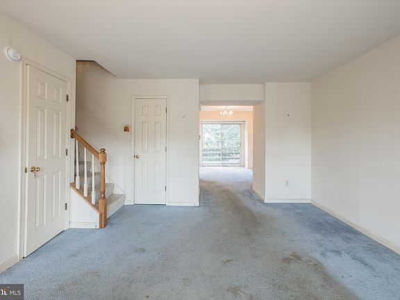3rd image of 304 Barrows Ct