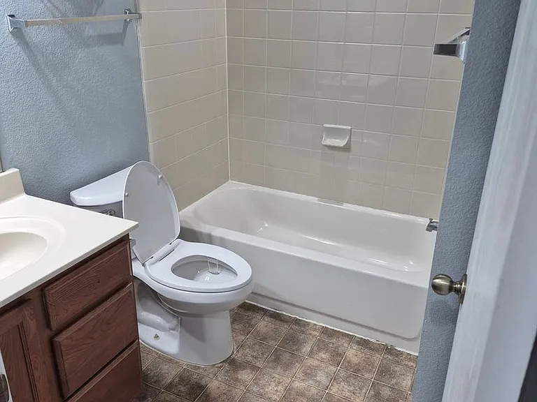8917 Lonesome Oak Dr — Photo 4