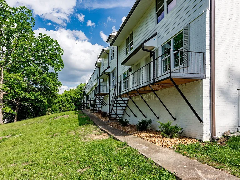 400 Gallery Ln #B-5 — Photo 4