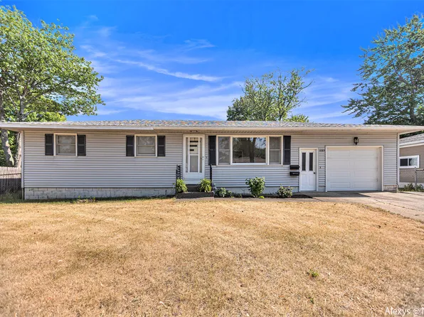 1085 Woodside Rd, Muskegon, MI 49441