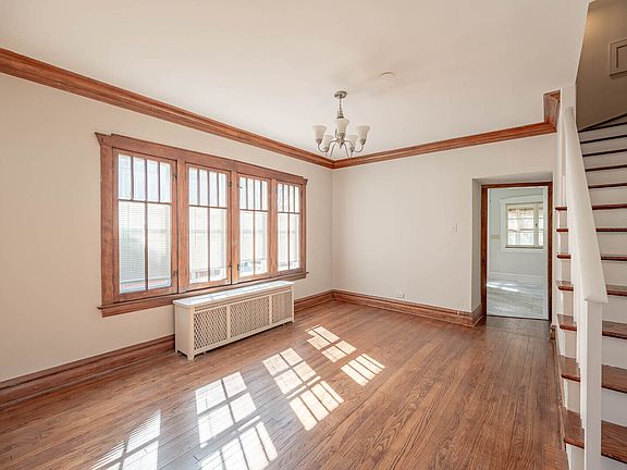 3rd image of 809 Linden Ave
