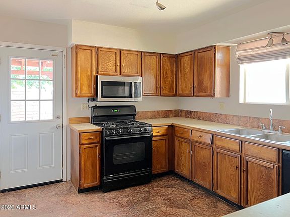 5th image of 811 TACOMA Place