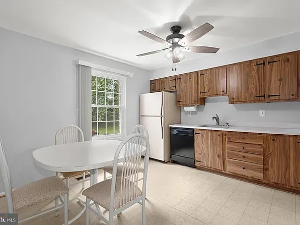39 Arverne Ct, Lutherville Timonium, MD 21093