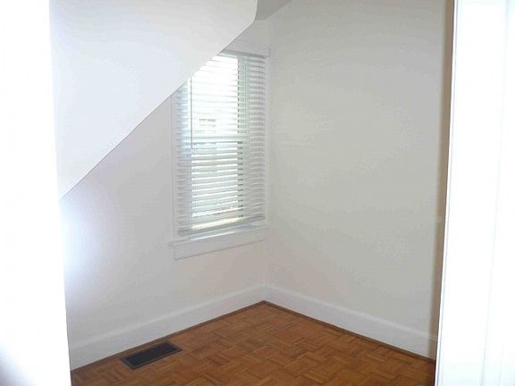 5th image of 3053 N Leavitt St #1