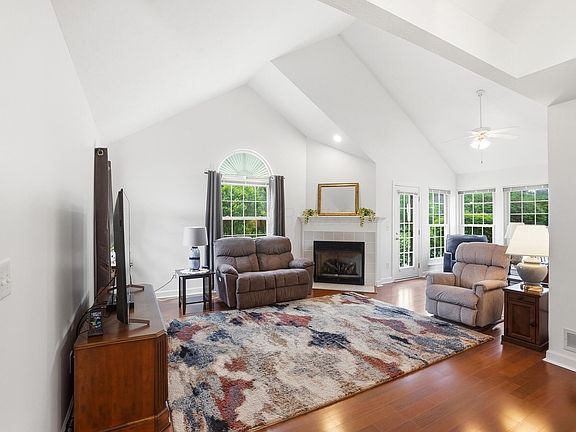 3rd image of 5547 Villas Dr #4-D