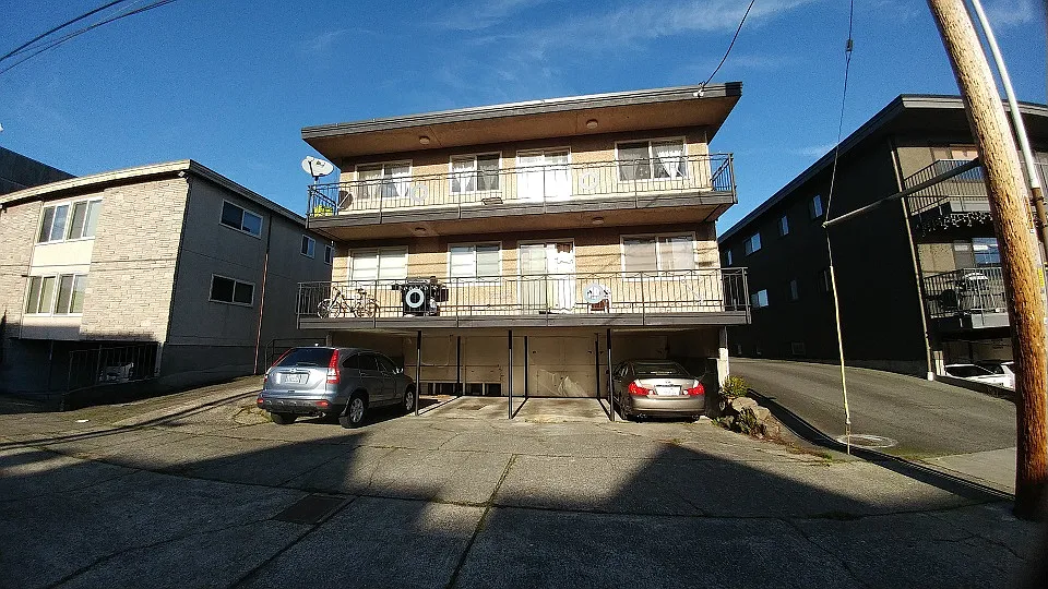 2044 NW 59th St #4